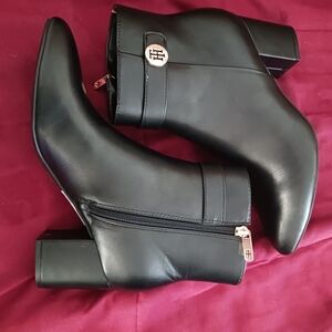 NWT Tommy Hilfiger Black Ankle Boots for Women